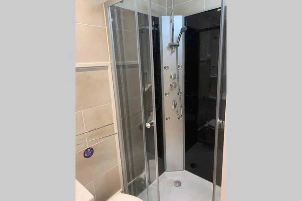 Joli Studio Tout Confort Avec Toutes Commodites Vaulx-en-Velin Apartment