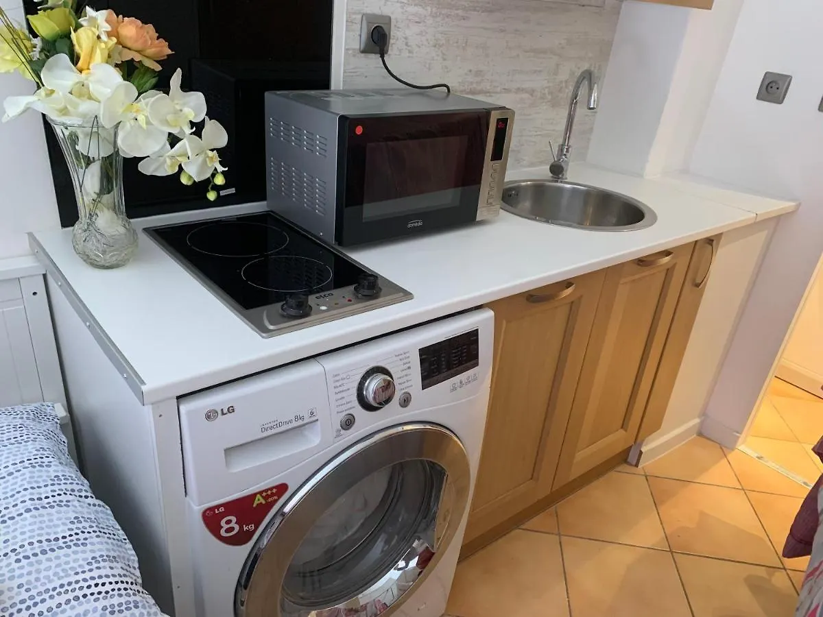 Joli Studio Tout Confort Avec Toutes Commodites Vaulx-en-Velin 0*,  Frankreich